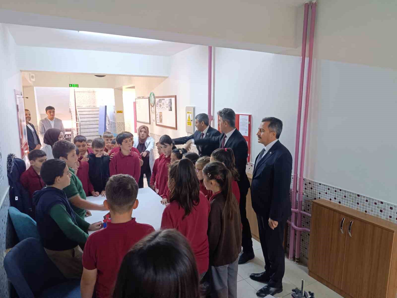 Bolvadin ve Çay’da TÜBİTAK 4009 Bilim Fuarı heyecanı