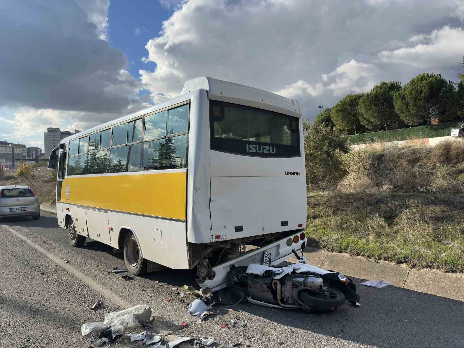 Uşak’ta motosiklet halk otobüsüne çarptı: 1 ölü, 1 ağır yaralı