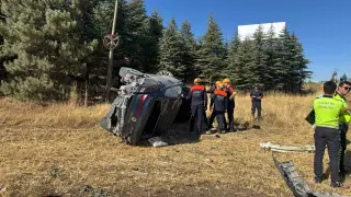 Tarlaya devrilen otomobil sürücüsü hayatını kaybetti