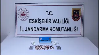 Üzerinde 128 adet sentetik ecza hapı taşıyan otobüs yolcusu jandarmaya yakalandı