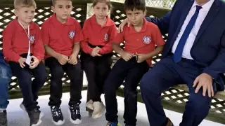 Protokol üyeleri minik öğrencilerin okul heyecanına ortak oldular