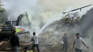 Kütahya’da yangın paniği: Ev, ahır ve samanlık zarar gördü