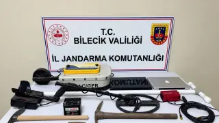Bilecik’te 4 kişi define ararken suçüstü yakalandı