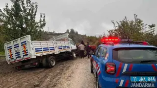 Bilecik’te kamyonet sürücüsünün imdadına jandarma yetişti