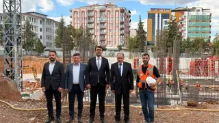 Vali Kartal, yapımı devam eden öğretmenevi ve sanat okulu inşaatını inceledi