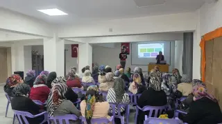 Gediz’de velilere okul ve aile eğitimi verildi