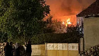 Şuhut’ta korkutan ev yangını: Mahalleli sokağa döküldü