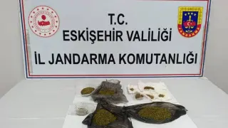 Şüpheli araçta yapılan aramada 174 gram bonzai ele geçirildi
