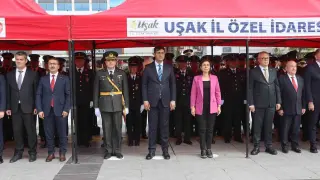Uşak’ta 29 Ekim kutlamaları çelenk töreniyle başladı