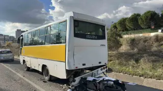Uşak’ta motosiklet halk otobüsüne çarptı: 1 ölü, 1 ağır yaralı