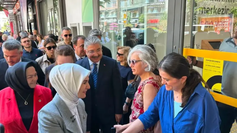 Bakan Göktaş Eskişehir’de Esnafla Buluştu