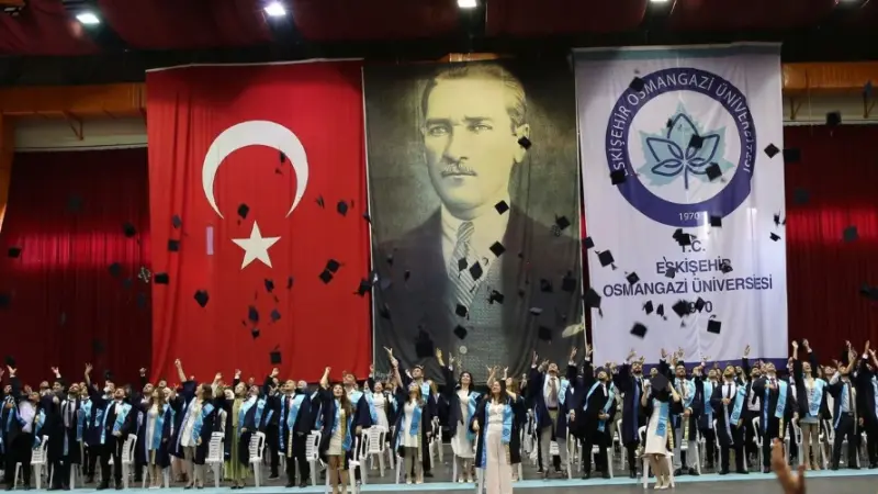 ESOGÜ Diş Hekimliği Fakültesi 2026 Mezunlarını Uğurladı
