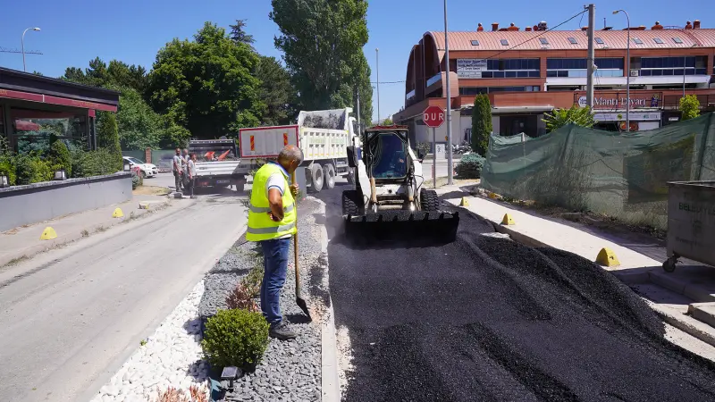 Tepebaşı’nda Yol ve Kaldırım Yenileme Çalışmaları Sürüyor