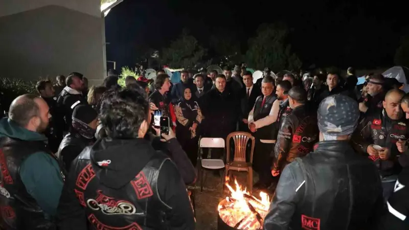 Vali Işın, Dumlupınar’daki Zafer Kampı’nda gençlerle buluştu