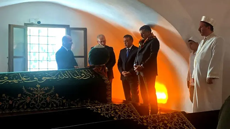 Bakan Çiftçi, Şeyh Edebali Türbesi’ni ziyaret etti