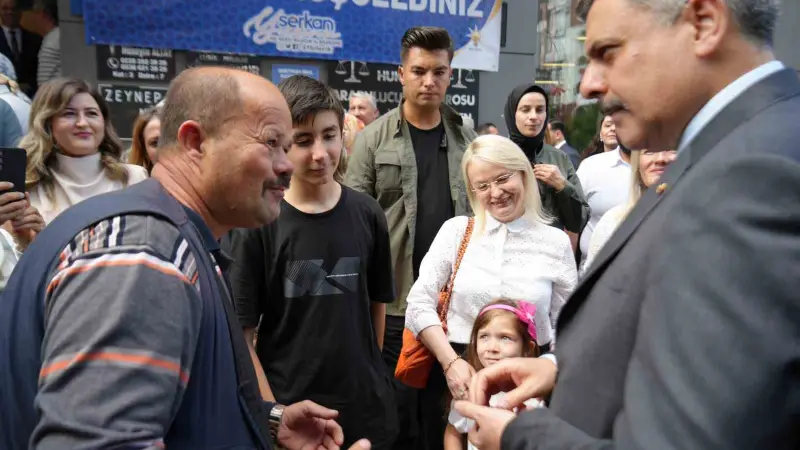 Bakan Çiftçi’ye tespih hediye etti