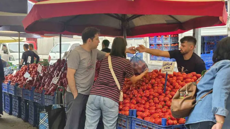 Yaş sebze ve meyvede fahiş fiyata yönelik operasyon vatandaşı ve pazarcıyı sevindirdi