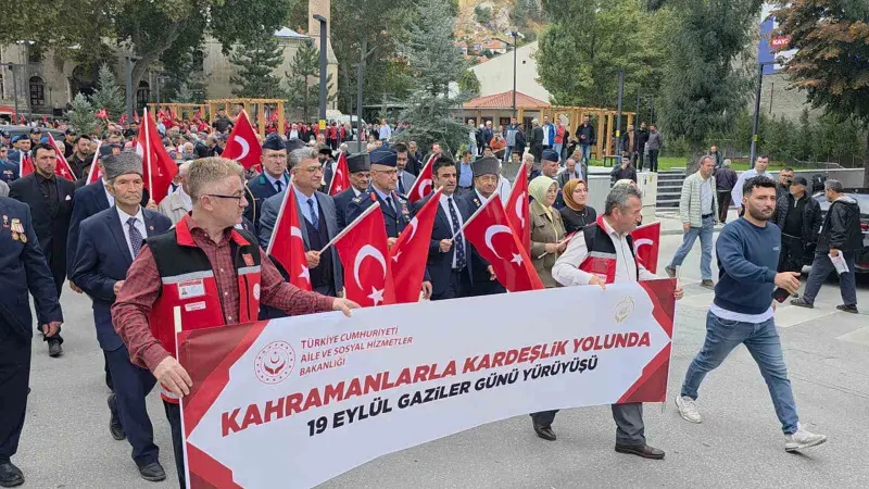 Kütahya’da Gaziler Günü’nde ’Kahramanlarla Kardeşlik Yolunda’ yürüyüşü