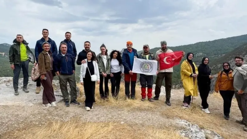 Kütahyalı dağcılar, İkitaş Kanyonu’nda 15 kilometre yürüdü
