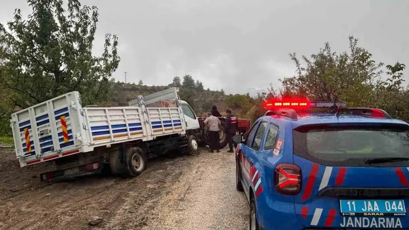 Bilecik’te kamyonet sürücüsünün imdadına jandarma yetişti