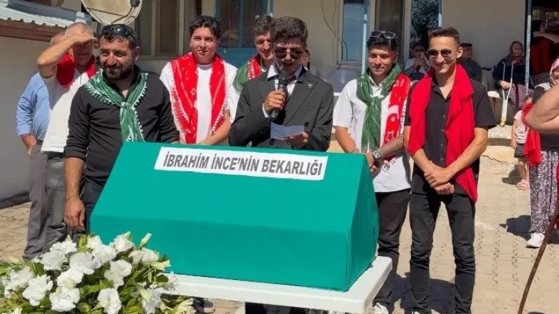 Böyle düğün görülmedi: Damadı çatıya çıkarıp tepsi tepsi yemek istediler