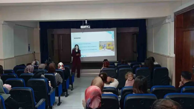 Bilecik’te velilere okul ve aile eğitimi