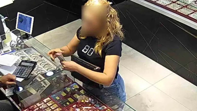 Sahte altınla dolandırıcılık kamerada