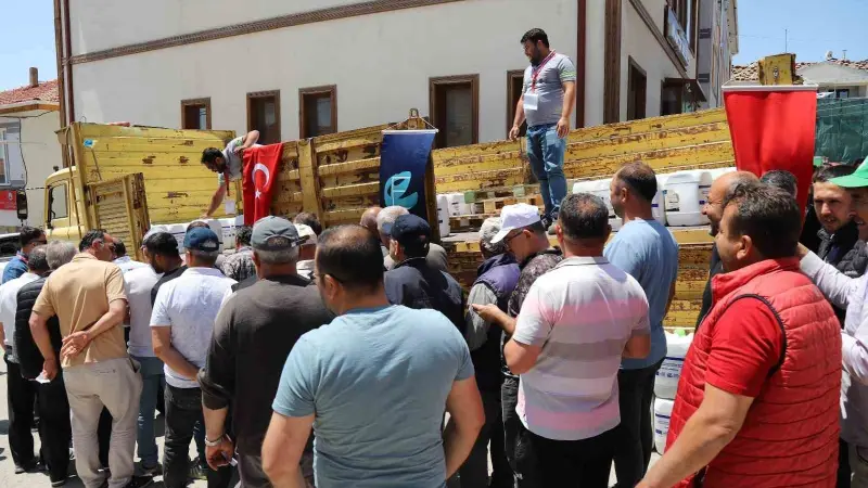 Eskişehir Büyükşehir Belediyesinden üreticiye sıvı gübre desteği