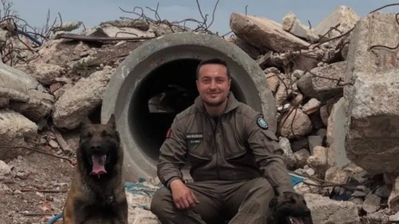 Eskişehir İtfaiyesi’nin arama kurtarma köpekleri zorlu sınavı başarıyla geçti