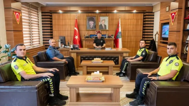 Emniyet Müdürü Çağlar, örnek davranış sergileyen polislerle bir araya geldi