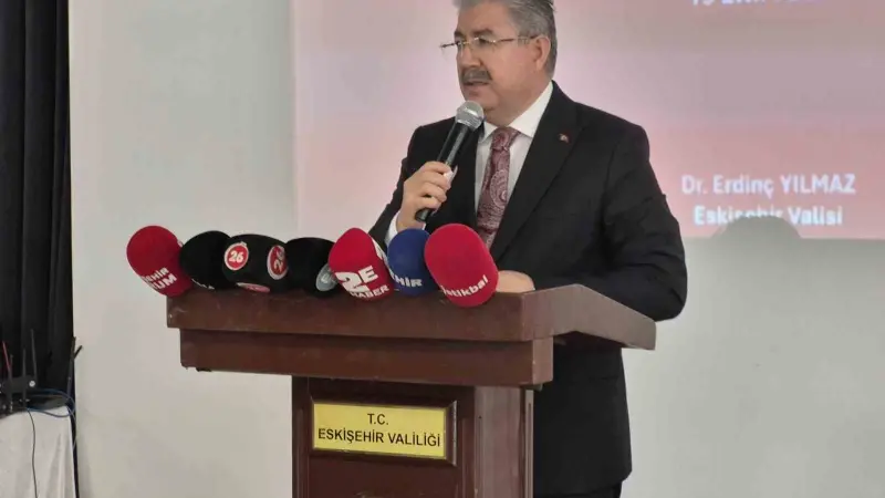 Eskişehir Valisi Dr. Yılmaz, muhtarlara ’Yürekten istirhamımdır’ diye seslendi