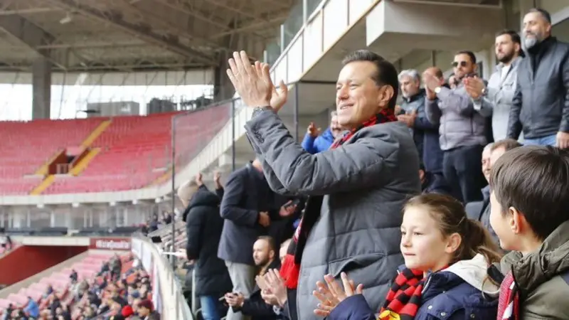 AK Parti Eskişehir Milletvekili Nebi Hatipoğlu’ndan Eskişehirspor Taraftarına Jest