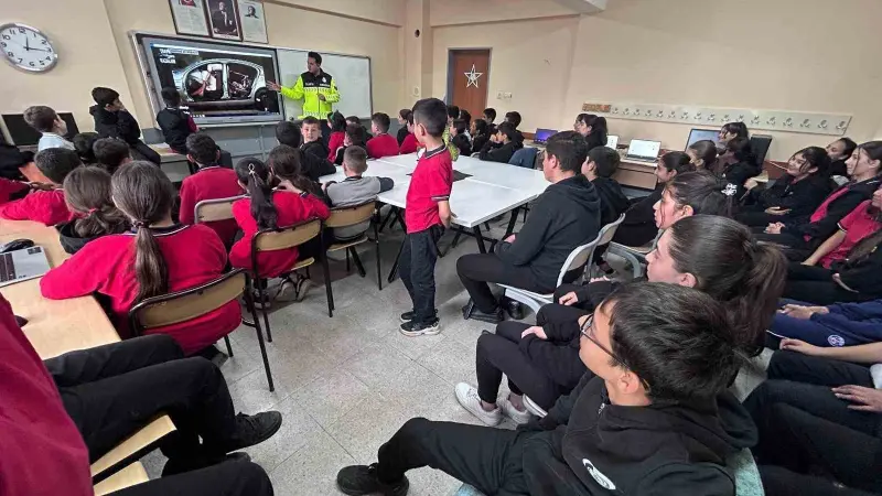 Jandarma 2 bine yakın öğrenciye eğitim verdi