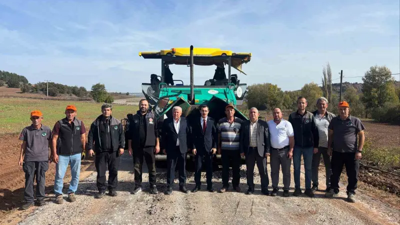 4 kilometrelik köy yolu sıcak asfalta kavuşuyor