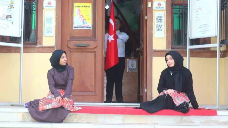 Eskişehir’de Cumhuriyet coşkusu Gençlik Tiyatrosuyla sahneye taşındı
