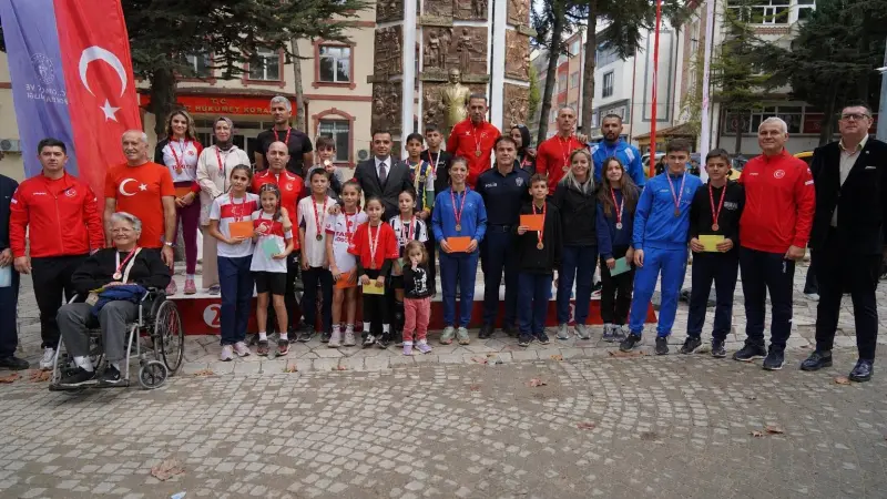 512 sporcu Cumhuriyet coşkusu için ter döktü