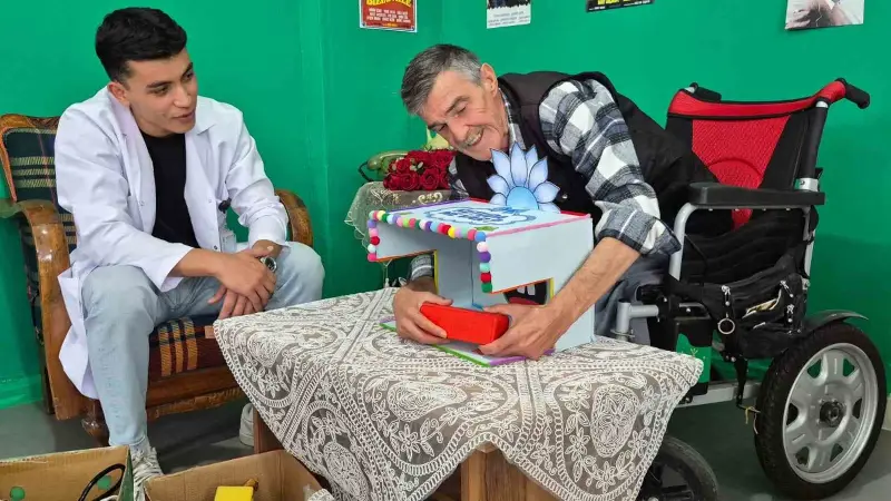 Üniversite öğrencilerinden huzurevinde kalan yaşlılara özel etkinlik